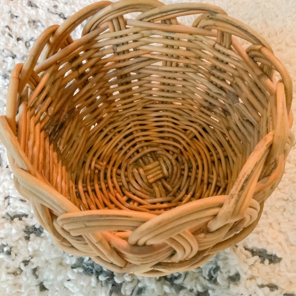 ✨SOLD✨OLD Vintage Rattan Planter or Basket - Picture 5 of 5